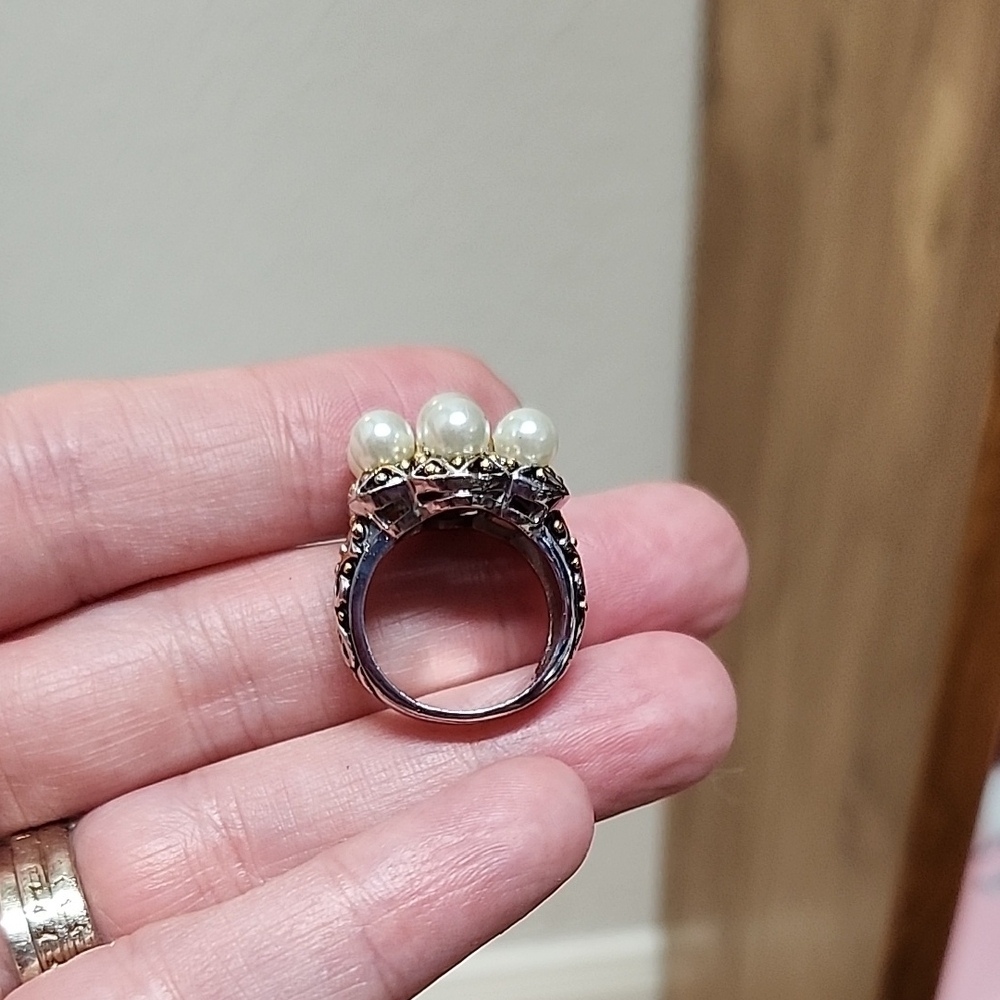 Elegant Pearl Cluster Ring - Picture 3 of 5
